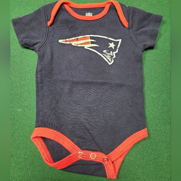 New England Patriots onesie. Used condition. - Picture 1 of 2